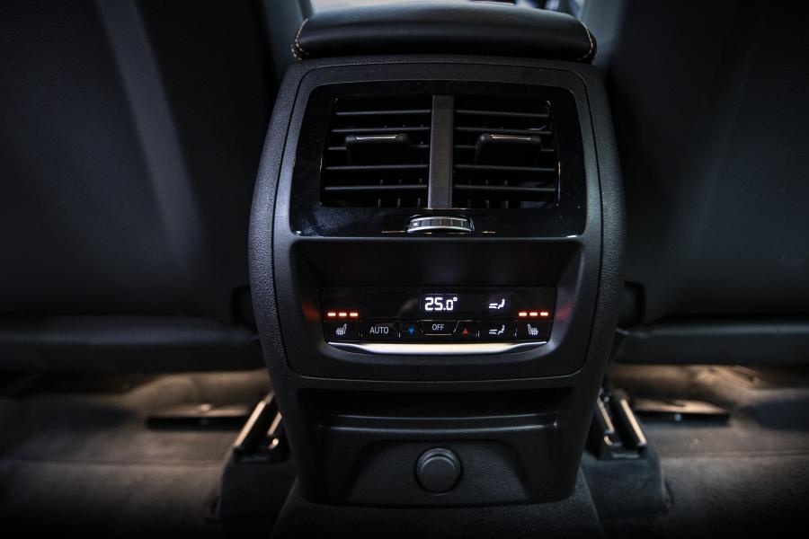 Детали интерьера BMW X3 M Competition (F97) 2019 года  (JP) (фото 13 из 17)